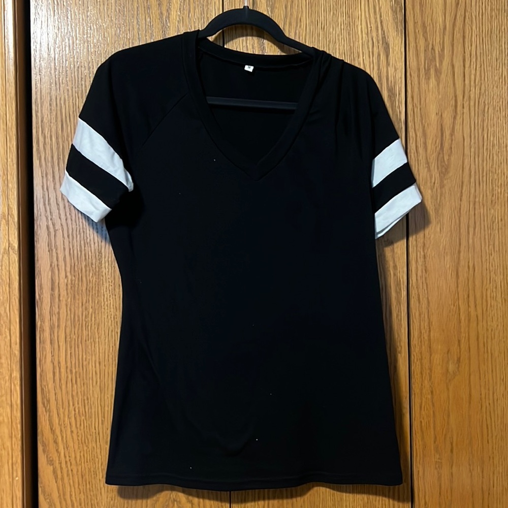 Amazon find basic tee - size medium